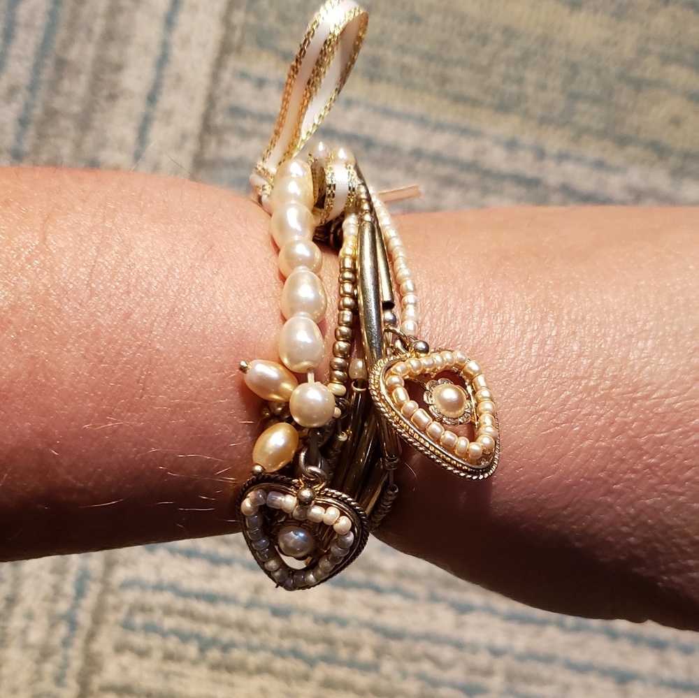 Vintage 2000's Gold and white stretchy bangles